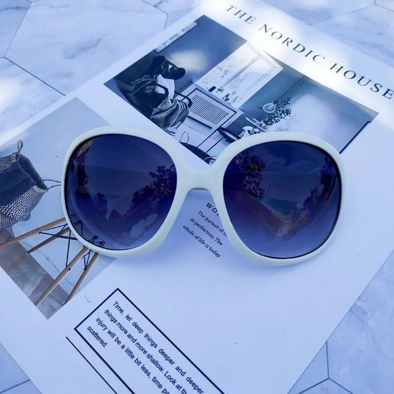 Yeni, Büyük Çerçeveli, Yuvarla - Designer Sunglasses incelemesi ve fiyatı