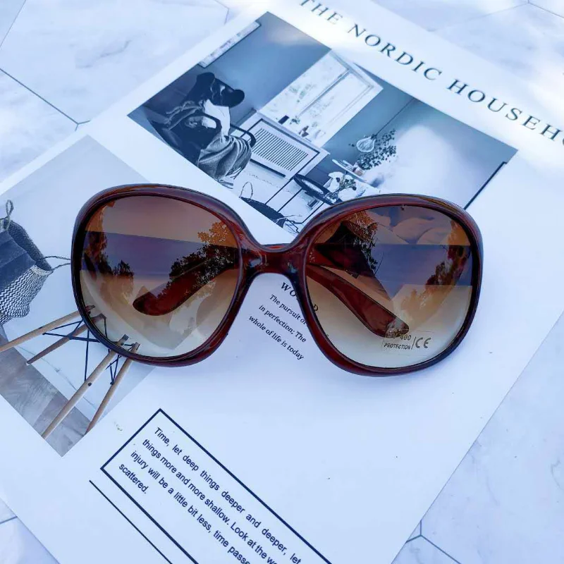 Yeni, Büyük Çerçeveli, Yuvarla - Designer Sunglasses incelemesi ve fiyatı