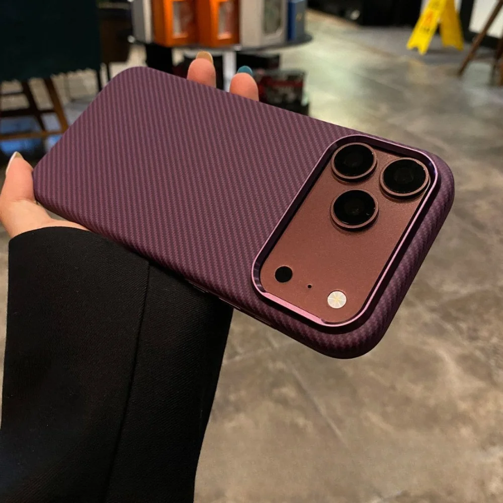 iPhone 18 Pro Max ve 17 Pro iç - Premium Cigar Case incelemesi ve fiyatı