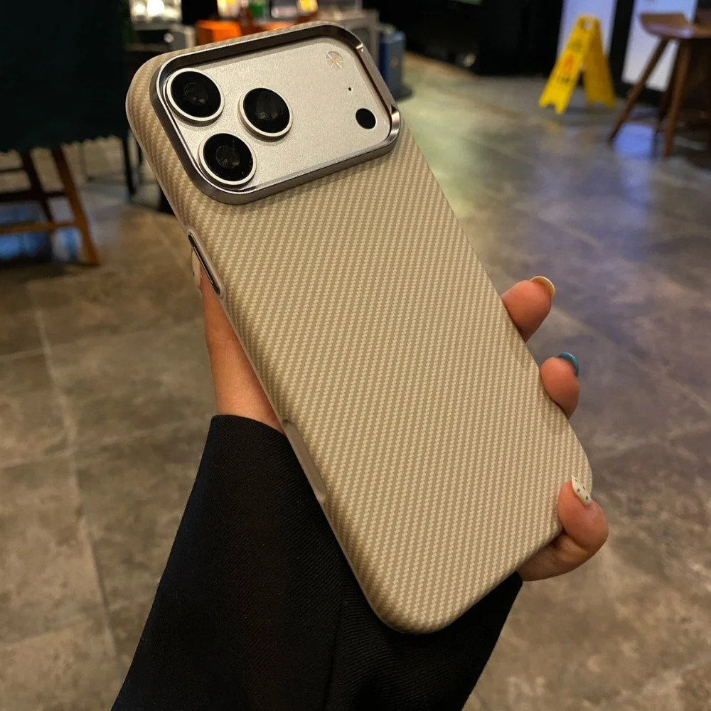 iPhone 18 Pro Max ve 17 Pro iç - Premium Cigar Case incelemesi ve fiyatı